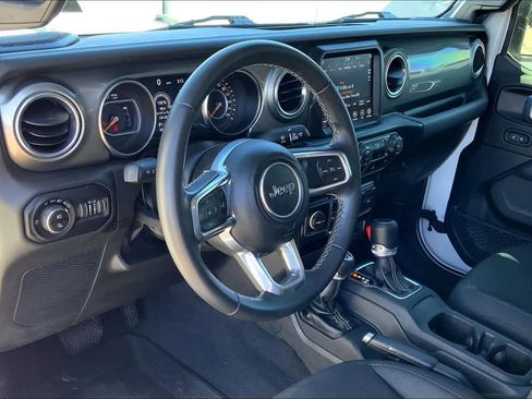 Used 2022 Jeep Gladiator Overland w/ Trailer Tow Package AWD/4WD image 18