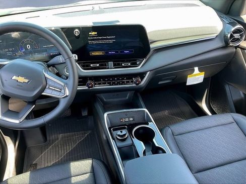 New 2027 Chevrolet Equinox LT w/ Convenience Package II FWD image 6
