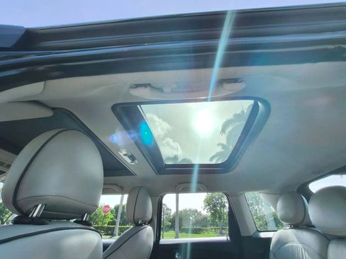 Used 2020 MINI Cooper 4-Door Hardtop w/ Signature Upholstery Package image 23