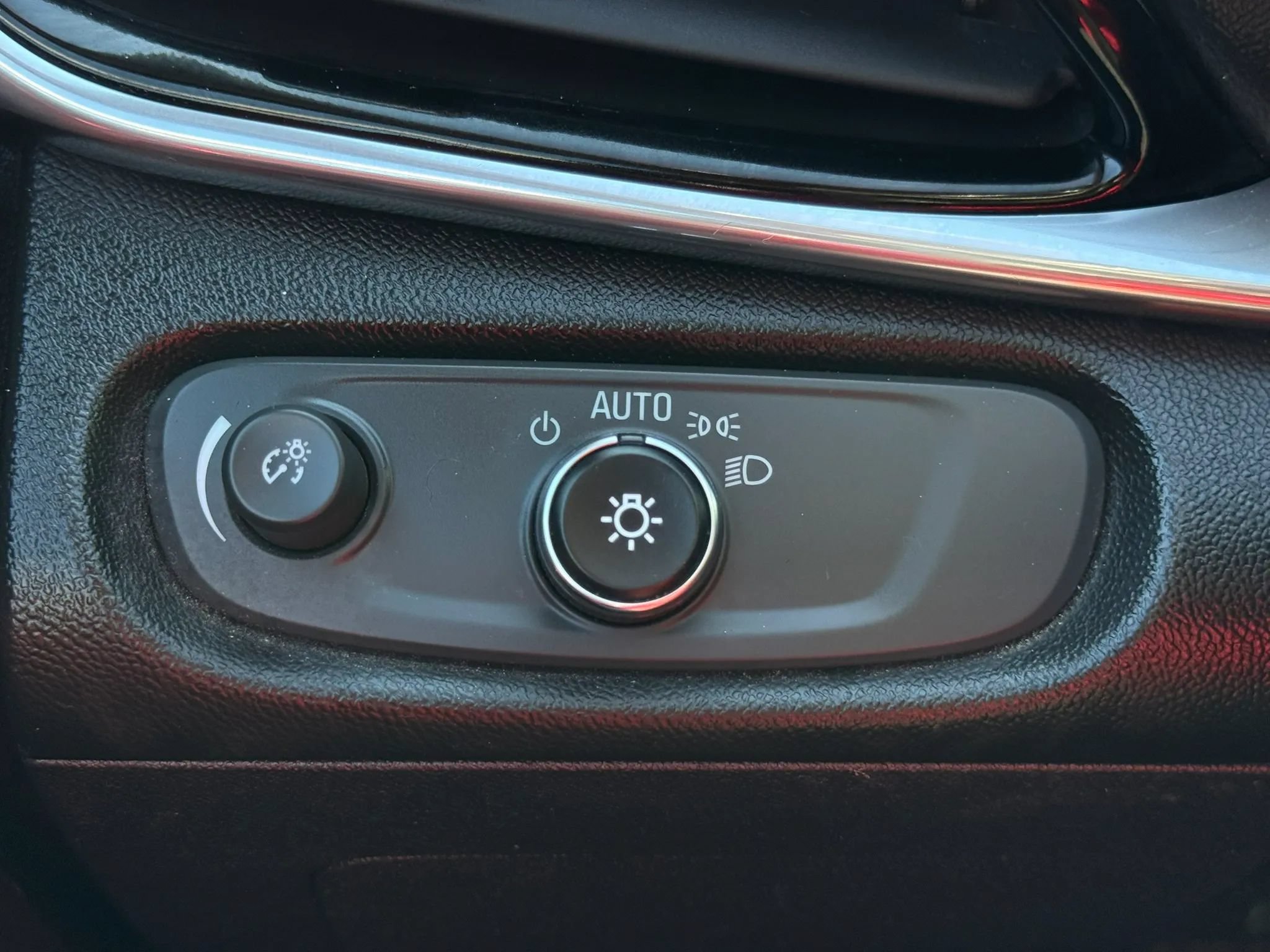 Used 2017 Chevrolet Volt Premier w/ Driver Confidence II Package FWD image 28