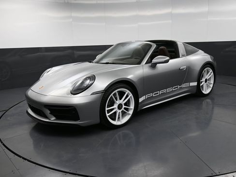 Certified 2024 Porsche 911 Targa 4 GTS image 33