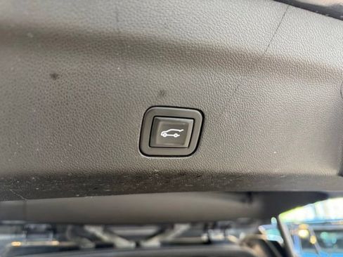 Used 2021 Chevrolet Suburban Z71 w/ Rear Media and Nav Package AWD/4WD image 44