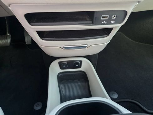 Used 2019 Chrysler Pacifica Limited FWD image 21