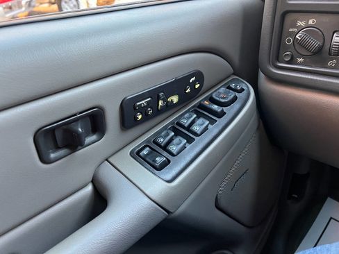 Used 2004 Chevrolet Tahoe LT w/ LT Preferred Equipment Group image 31