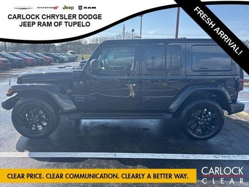 Used 2025 Jeep Wrangler Sahara image 10