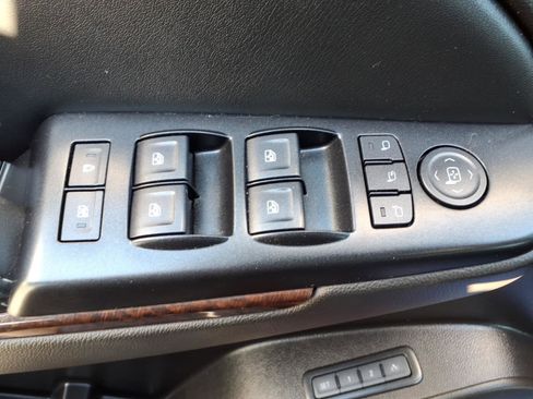 Used 2017 GMC Yukon SLT AWD/4WD image 15
