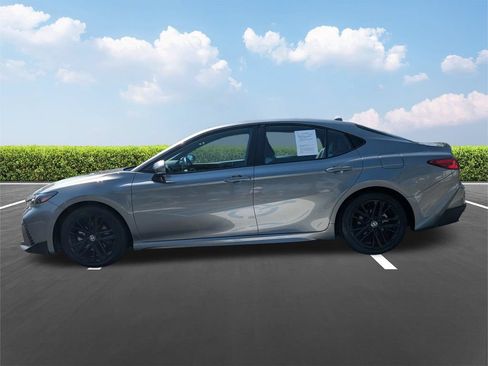 Used 2025 Toyota Camry SE FWD image 8
