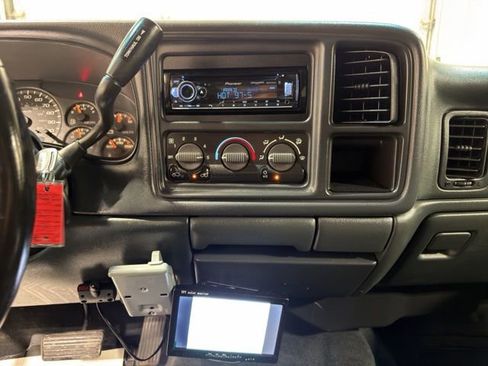 Used 2001 Chevrolet Silverado 2500 LS AWD/4WD image 3