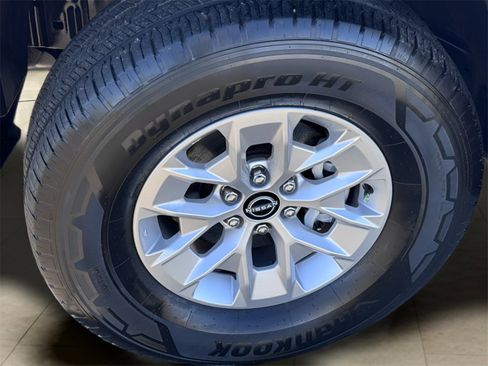 Used 2024 Nissan Frontier SV image 21