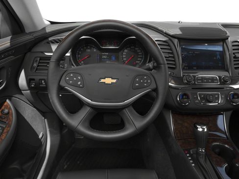 Used 2017 Chevrolet Impala Premier w/ Enhanced Convenience Package FWD image 4