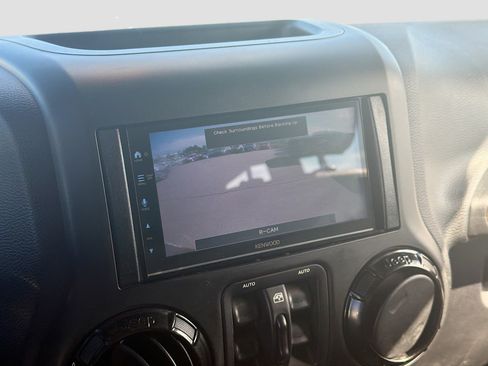 Used 2014 Jeep Wrangler Unlimited Sahara AWD/4WD image 19