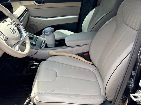Used 2025 Hyundai Palisade Limited FWD image 16