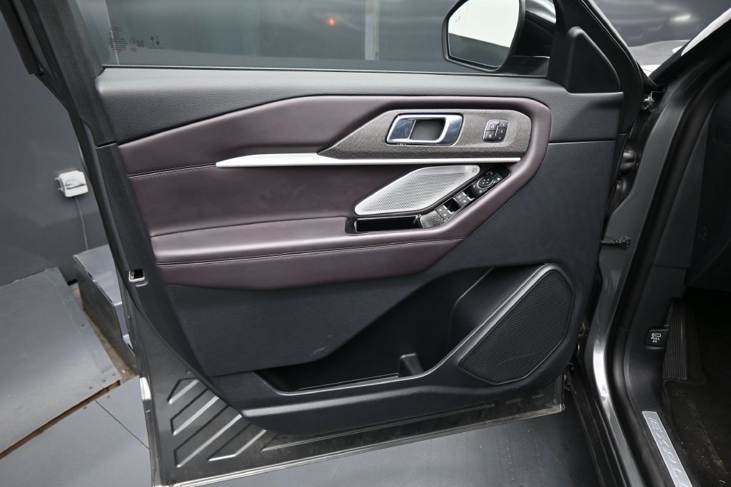 Used 2026 Ford Explorer Platinum AWD/4WD image 10