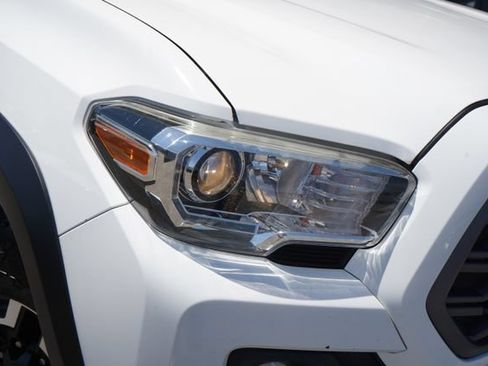 Used 2020 Toyota Tacoma TRD Off-Road w/ Technology Package AWD/4WD image 12