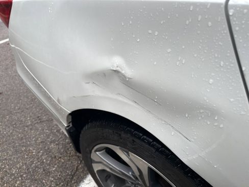 Used 2018 Honda Accord EX image 16