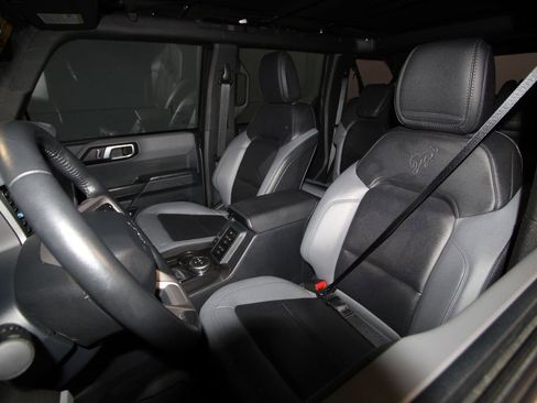 Used 2024 Ford Bronco Black Diamond image 4