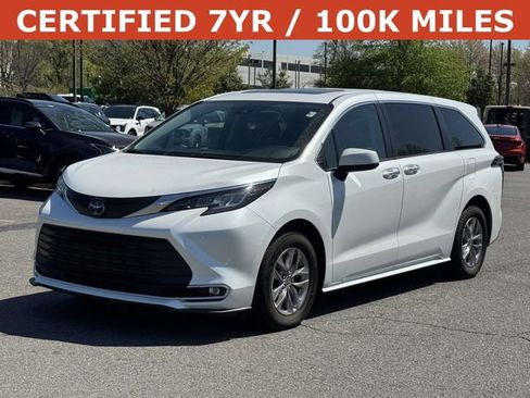 Used 2023 Toyota Sienna XLE FWD image 5