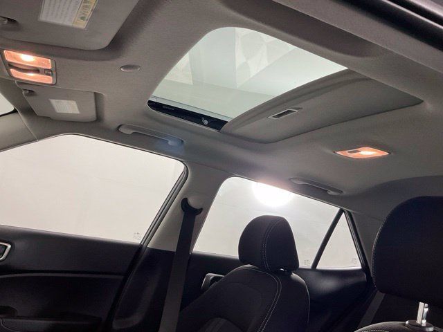 Used 2026 Hyundai Venue SEL FWD image 15