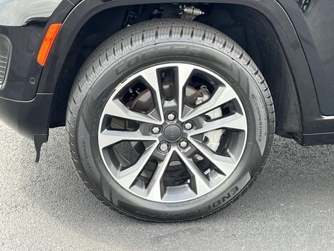 Used 2023 Jeep Grand Cherokee Overland AWD/4WD image 11