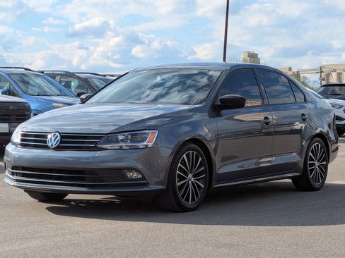 Used 2016 Volkswagen Jetta Sport FWD image 7