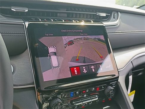 New 2025 Jeep Grand Cherokee Limited w/ Luxury Tech Group II image 14