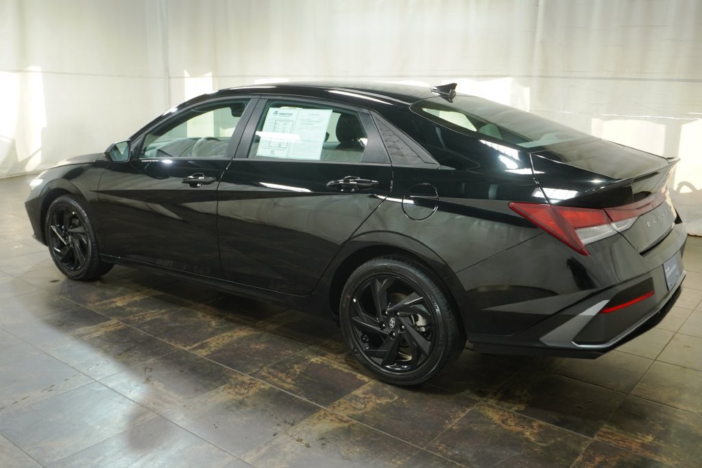Certified 2026 Hyundai Elantra Sport FWD image 7