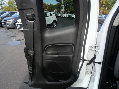 Used 2016 GMC Canyon W/T image 30