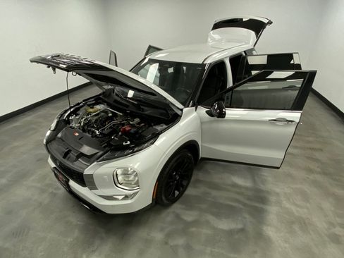 Used 2023 Mitsubishi Outlander SE Black Edition AWD/4WD image 45