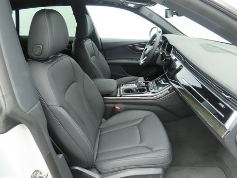 Used 2025 Audi Q8 Premium Plus w/ Premium Plus Package image 22