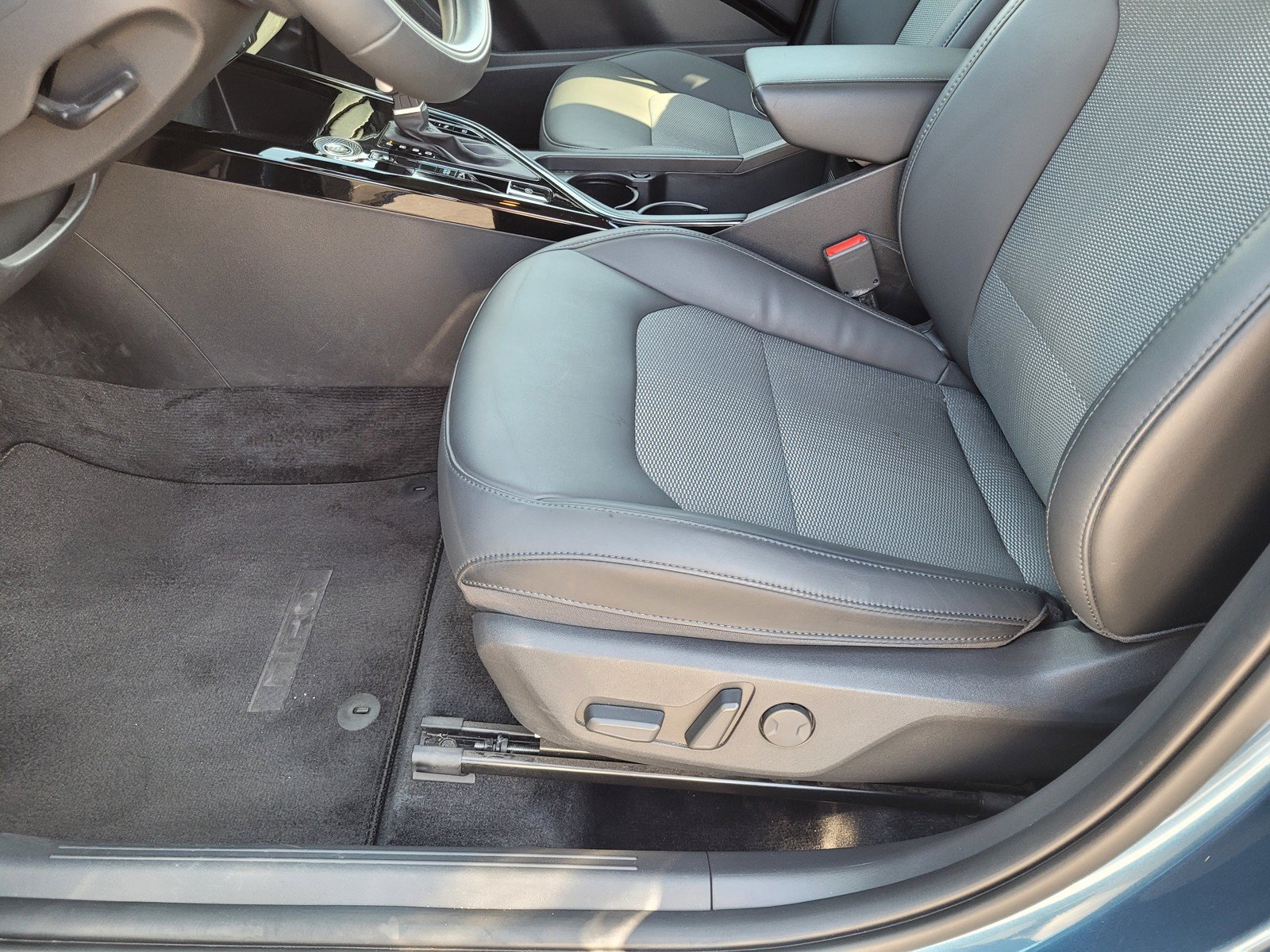Used 2024 Kia Niro EX FWD image 23