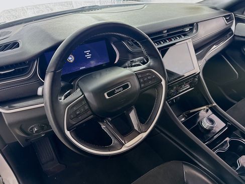 Used 2022 Jeep Grand Cherokee Altitude image 12