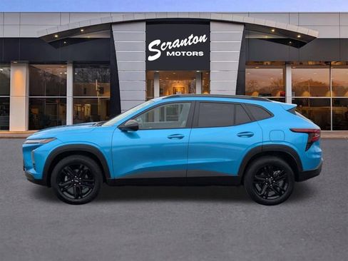 Used 2025 Chevrolet Trax ACTIV w/ Sunroof Package image 2