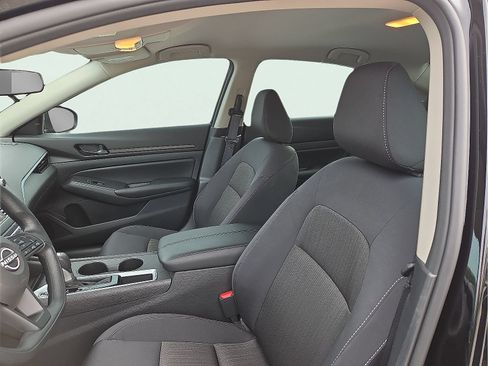 Used 2025 Nissan Altima 2.5 S FWD image 12