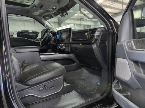 Used 2023 Ford F250 Lariat w/ Lariat Ultimate Package AWD/4WD image 13
