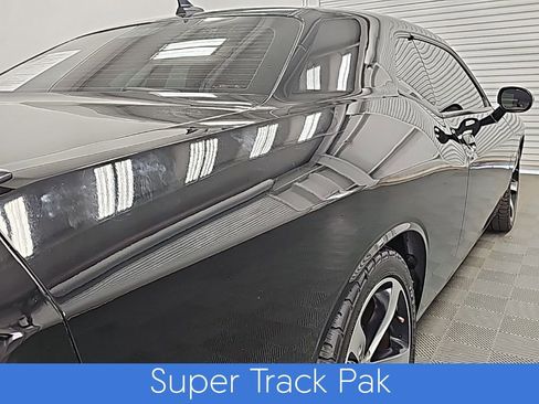 Used 2016 Dodge Challenger R/T image 10