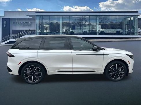 New 2026 Lincoln Nautilus Reserve AWD/4WD image 9