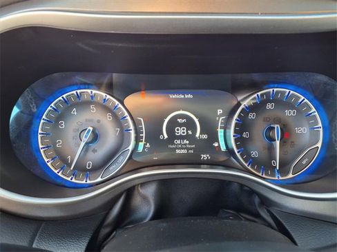 Used 2024 Chrysler Pacifica Touring-L image 20