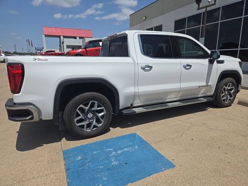 Used 2022 GMC Sierra 1500 SLT w/ SLT Convenience Package AWD/4WD image 5