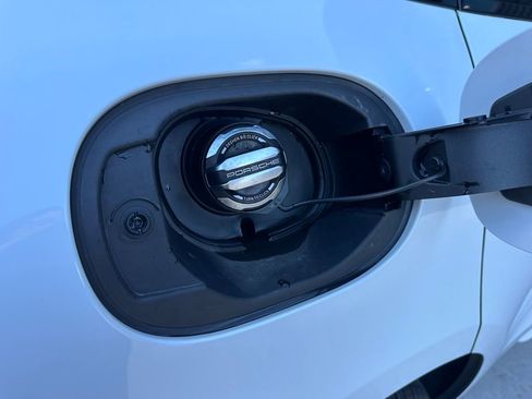 Used 2025 Porsche Macan image 40