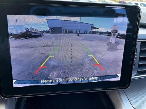 Used 2022 Ford Explorer XLT w/ Equipment Group 202A AWD/4WD image 14
