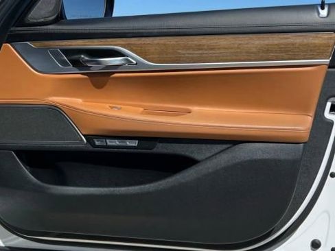 Used 2018 BMW 740i image 20