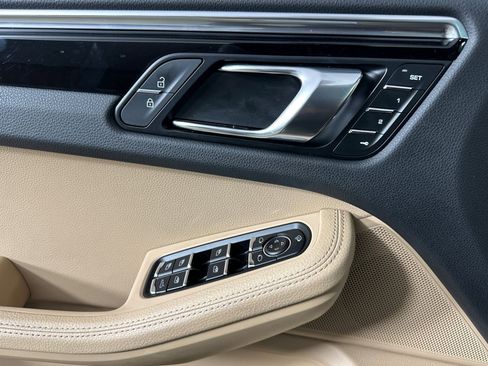 Used 2023 Porsche Macan image 10