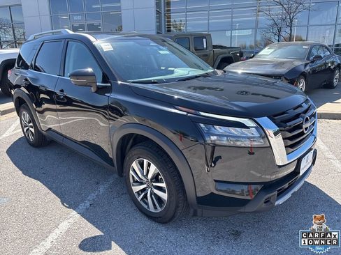 Used 2025 Nissan Pathfinder SL FWD image 6