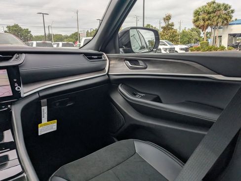 New 2026 Jeep Grand Cherokee Altitude AWD/4WD image 18