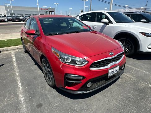 Used 2021 Kia Forte LXS FWD image 2