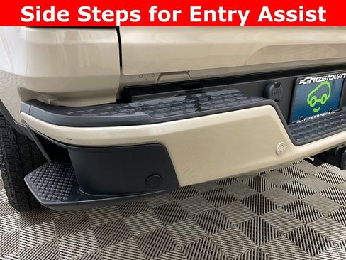 Certified 2024 GMC Canyon AT4 w/ Technology Package AWD/4WD image 13