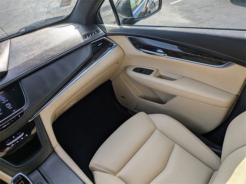 Used 2017 Cadillac XT5 FWD image 17