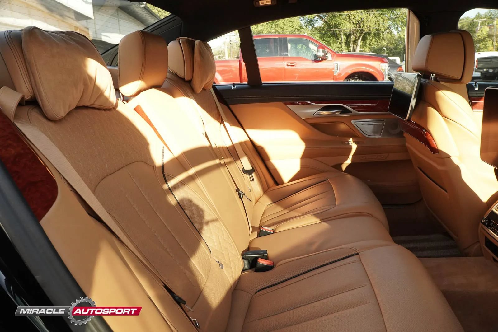 Used 2019 BMW ALPINA B7 xDrive w/ Luxury Rear Seating Package AWD/4WD image 39