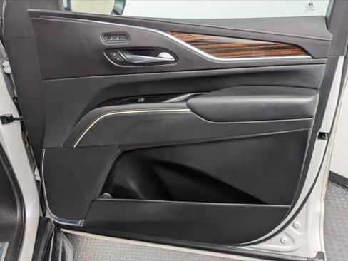 Used 2021 Cadillac Escalade Luxury RWD image 22