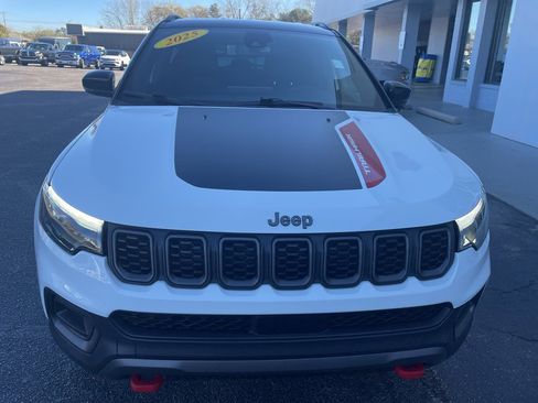 Used 2025 Jeep Compass Trailhawk w/ Trailhawk Elite Group image 3